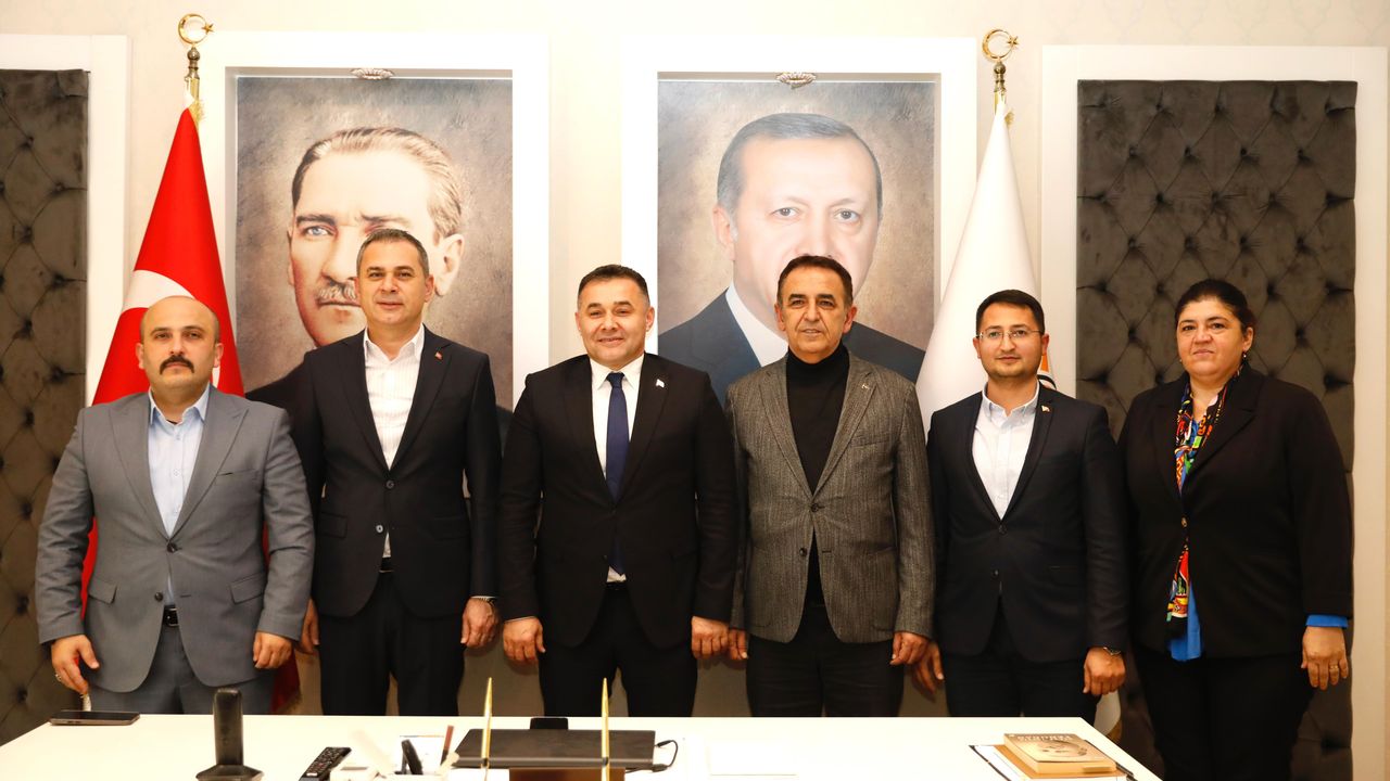 Başkan Yücel MHP Ve AK Parti teşkilatlarını ziyaret etti