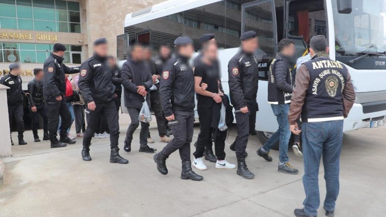 Antalya'da bir haftada 220 şüpheli tutuklandı