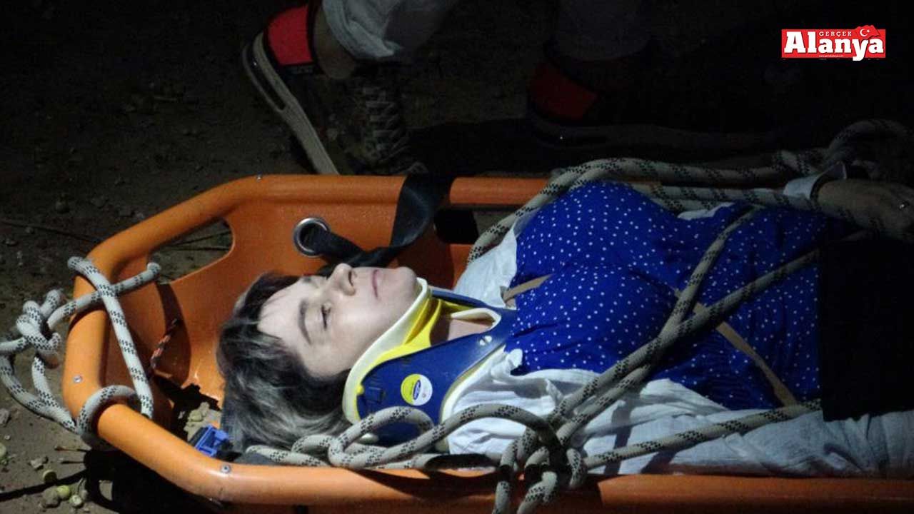 4 metrelik inşaat çukuruna düşen turist itfaiye tarafından kurtarıldı