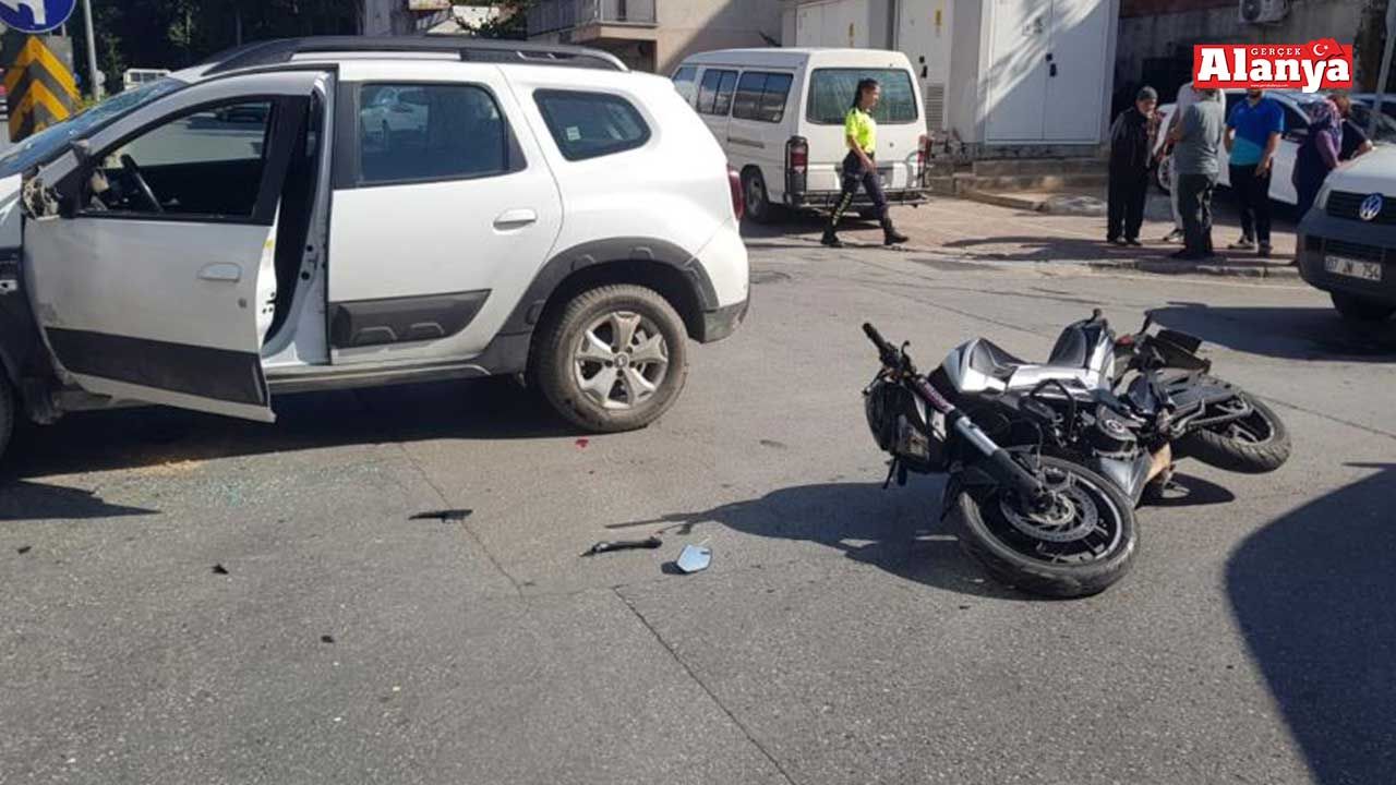 Otomobille motosiklet çarpıştı: 1 yaralı