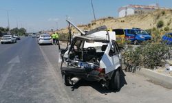 Alanya yolunda arızalanan otomobile tur otobüsü çarptı
