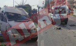 Alanya’da minibüs park halindeki araca çarpıp sitenin bahçesine uçtu