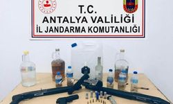 Müzikholde sahte alkol ve ruhsatsız tabanca ele geçirildi