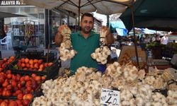 Pazarın kralı kiraz ve sarımsak oldu