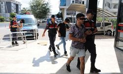 Alanya’da şapka ve maske takıp 100 bin TL’lik kabloları çaldılar | VİDEO HABER