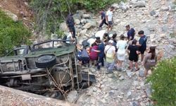 Alanya’da şarampole yuvarlanan cipdeki yaralı sayısı 1 ağır 8 kişi oldu