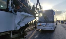 Tur otobüsü yolcu indiren servise çarptı: 1 yaralı