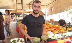 Cuma Pazarı’nda tezgahın kralı mango