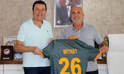 Sanatçı Mithat Körler’den turuncu yeşil ziyaret