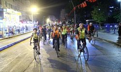 29 Ekim coşkusu Antalya sokaklarında