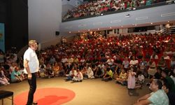Alanya Kitap Fuarı'nda Alişan Kapaklıkaya’ya seyirci akını |FOTO GALERİ