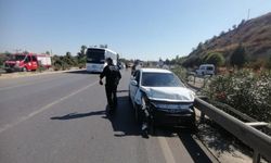 Alanya yolunda kontrolden çıkan otomobil bariyere çarparak durabildi