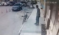 Arkadaşının isteğini geri çeviremedi, bisikletinden oldu | VİDEO HABER