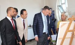 Kaymakam Ürkmezer, Cumhuriyet Bayramı’ Resim Sergisi’ni ziyaret etti 