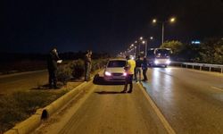 Alkollü otomobil sürücüsü alkollü yayaya çarptı