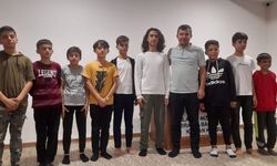 Diriliş Ertuğrul oyuncusu Alanya’da öğrencilerle bir araya geldi