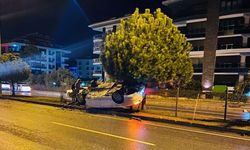 Alanya’da takla atan otomobilde 2 kişi yaralandı
