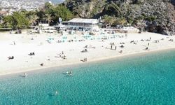Alanya'da yılın son güneşli gününde vatandaşlar sahilin tadını çıkarttı | VİDEO HABER