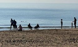 Alanya’da aralık ayının ortasında denizin keyfini çıkardılar