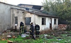 Ateş az daha metruk binayı küle çeviriyordu