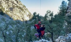 Doğa yürüyüşünde mahsur kalan 4 Rus turist helikopterle kurtarıldı