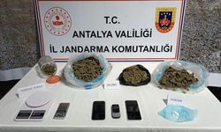 Zehir tacirleri üretim yaptıkları evde yakalandı