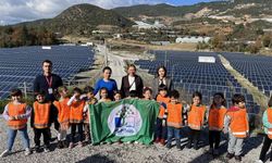 Alanya Belediyesi Güneş Enerji Tesisi’ne minik çevrecilerden ziyaret
