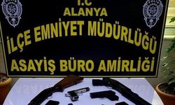 Alanya'da dur ihtarına uymayan şahıslar saklandıkları evde yakalandı