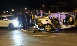 Alanya'nın komşunda otomobil bariyere çarptı