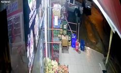 Alanya’da bir markette hırsızlık anı kameralara yansıdı