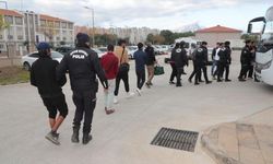 Farklı suçlardan aranan 63 şüpheli yakalandı