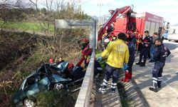 Köprü demirine çarpan otomobilde babanın ardından, oğul da hayatını kaybetti