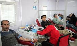 Alanya’da vatandaşlar kan vermek için uzun kuyruk oluşturdu