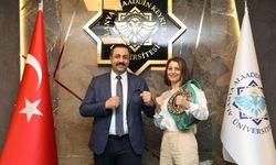 ALKÜ’lü sporcu gümüş kemerini depremzedeler için satışa çıkardı