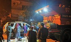 Arazözler depremzedelere su taşıyor