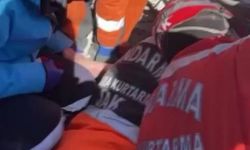Depremin 11. gününde 17 yaşındaki kız enkazdan sağ çıkarıldı