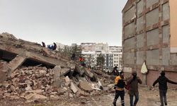 Elazığ bir bina çöktü, biri polis 4 kişinin olduğu tahmin ediliyor