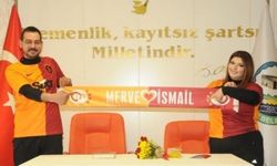 Fanatik çift, tutkunu oldukları takımın formasıyla nikaha geldi