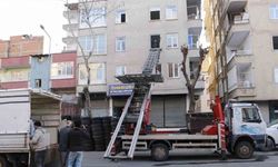 Fırsatçılar deprem dinlemedi eşyalarını kurtarmaya çalışan vatandaşları hedef aldı