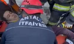 Hatay’da 21 yaşındaki genç 84’üncü saatte enkazdan sağ çıkarıldı