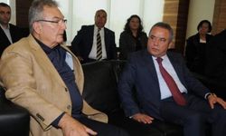 Muhittin Böcek: “Türkiye önemli bir siyaset adamına veda etti”