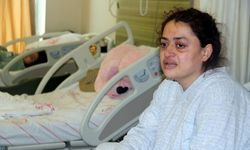 Tedavi gören depremzede anne: "Sağlıkçılar dondu, ama bizi hiç bırakmadılar"