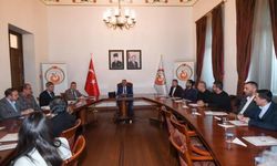 Vali Yazıcı: "Depremzedelerin bir gece daha bölgede kalmalarını istemiyoruz"