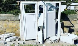 Alanya’da soyunma kabinlerini parçaladılar