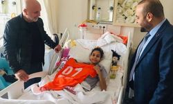 Alanyaspor Başkanı Çavuşoğlu’ndan depremzede Verde Arslan’a moral ziyareti