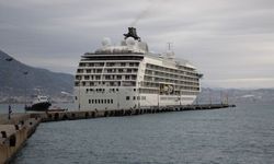 Alanya’ya sezonun ilk kruvaziyer gemisi geldi