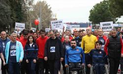 Bakan Kasapoğlu, 18. Antalya Maratonu’ndaki farkındalık koşusuna katıldı