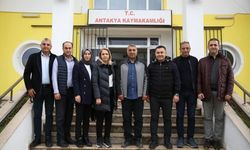 Başkan Yücel’den Hatay’da eski Alanya Kaymakamı Harputlu’ya ziyaret