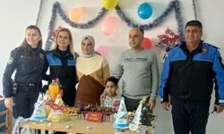 Depremzede miniğe doğum günü sürprizi