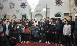 Alanya’da iftar sofrasını gençlerle paylaştılar